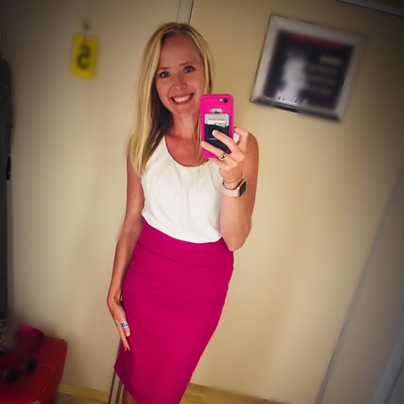 Meet your Posher, Nicole - Picture 2 of 2